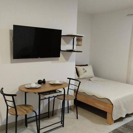 Iris Apartment Ivanica Exterior photo